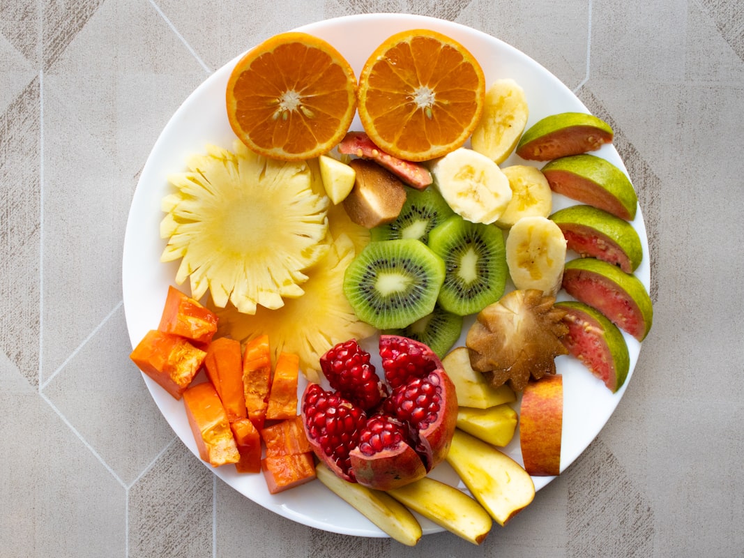 Frutas frescas variadas y coloridas